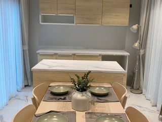 Casa en alquiler y en venta de 2 habitaciones en Huai Khwang, Bangkok