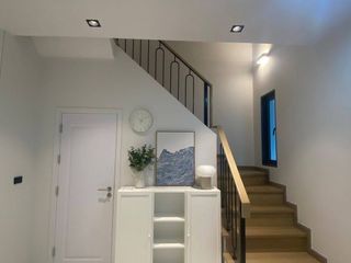 Casa en alquiler y en venta de 2 habitaciones en Huai Khwang, Bangkok
