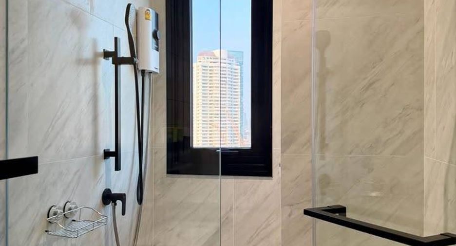 For sale 3 ベッドルーム condo in Khlong San, Bangkok