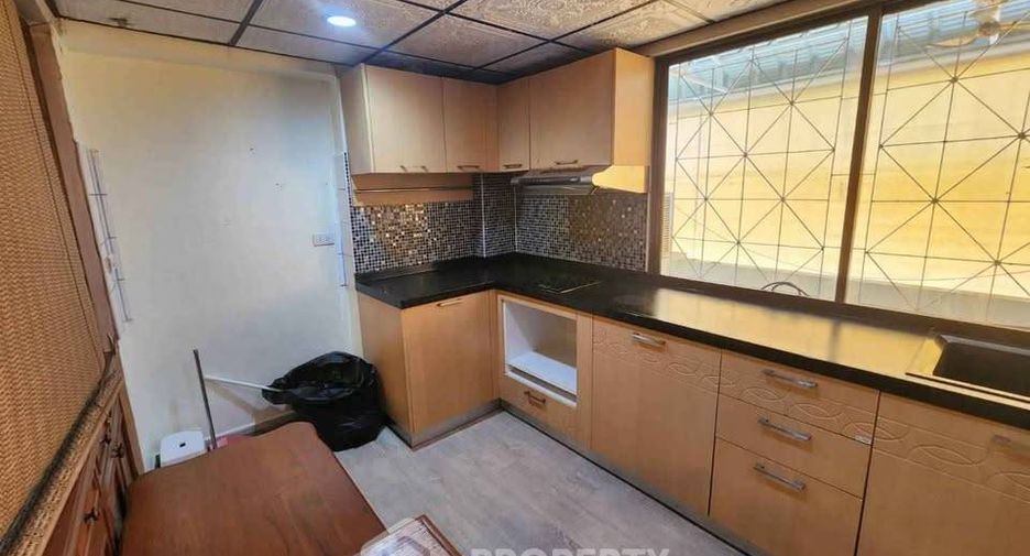 For sale 2 bedrooms condo in Wang Thonglang, Bangkok