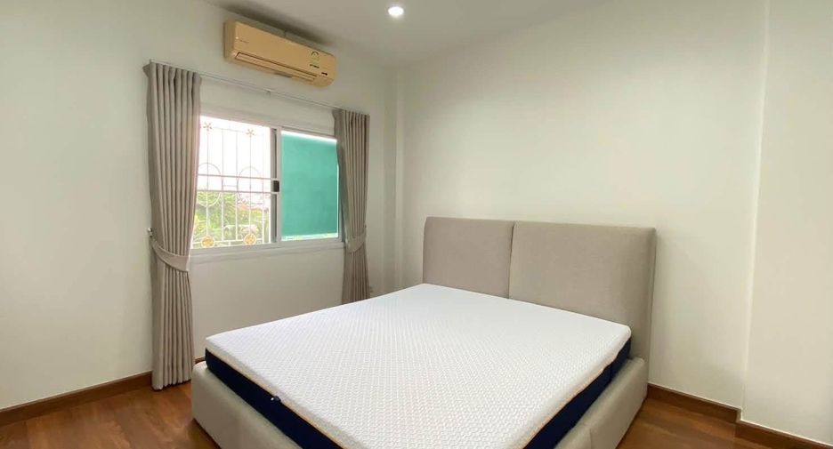 出售 和 出租 4 卧室 联排别墅 在 Lat Phrao, 曼谷
