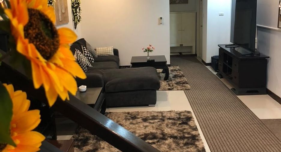 For rent 6 bedrooms villa in Mueang Phuket, Phuket