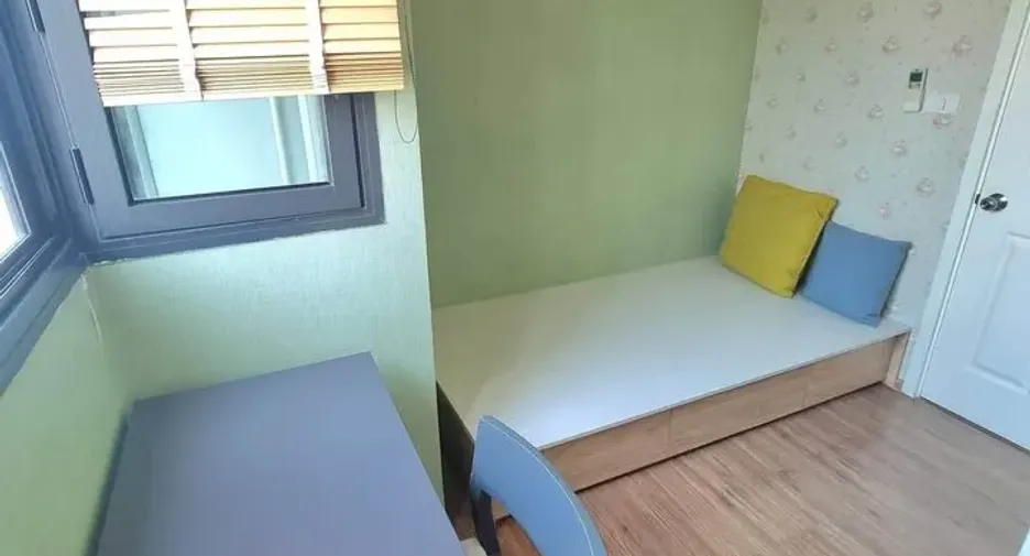 For rent 2 bedrooms condo in Yan Nawa, Bangkok