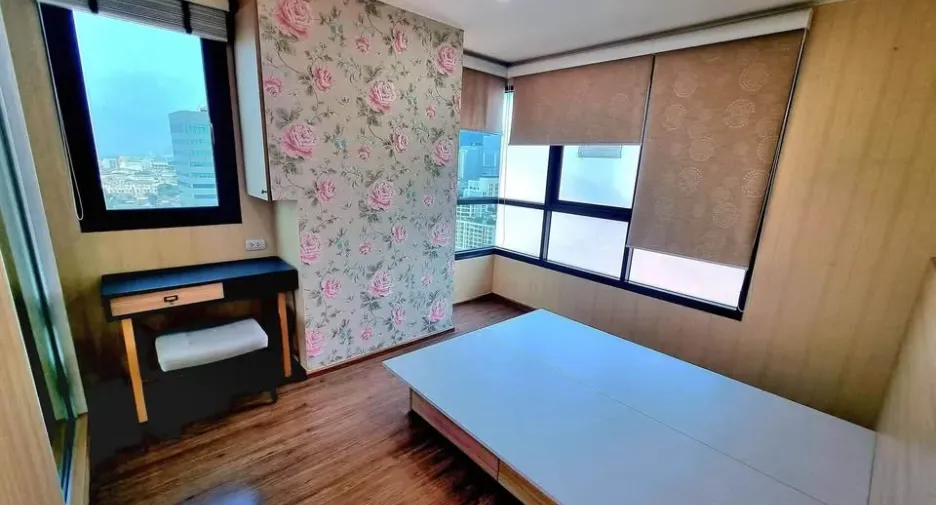 For rent 2 bedrooms condo in Yan Nawa, Bangkok