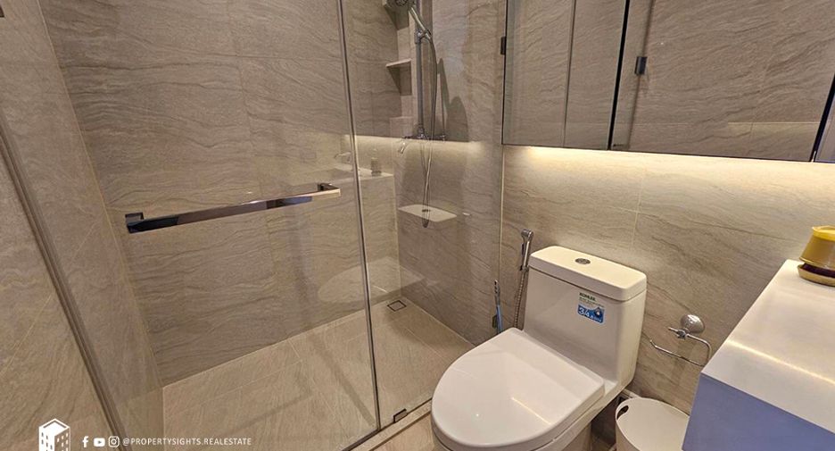 For rent 2 bedrooms condo in Pathum Wan, Bangkok