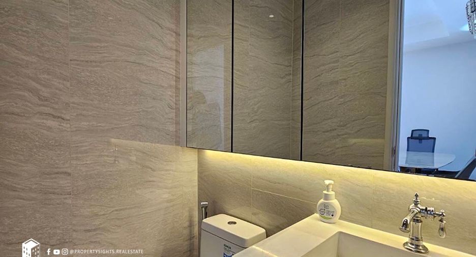 For rent 2 bedrooms condo in Pathum Wan, Bangkok