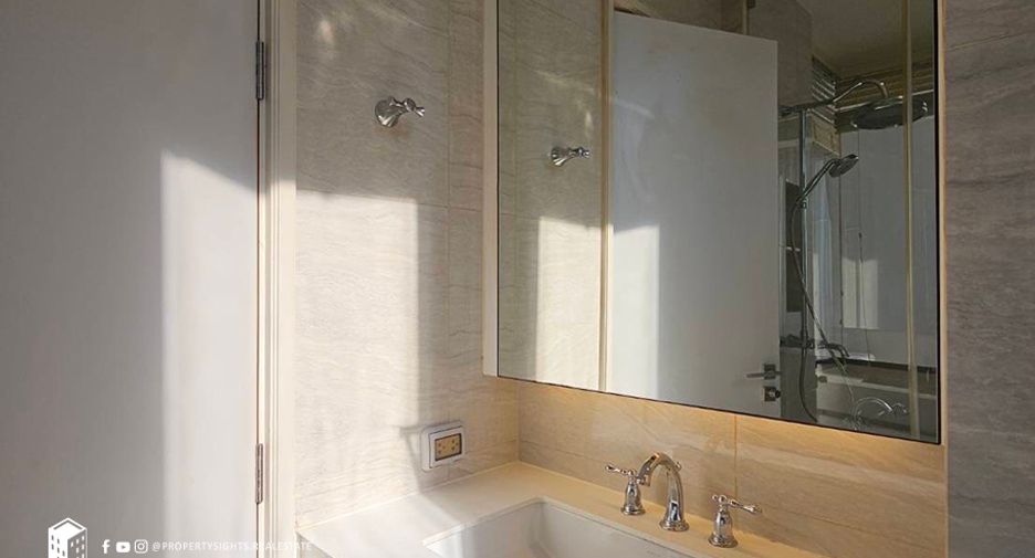 For rent 2 bedrooms condo in Pathum Wan, Bangkok
