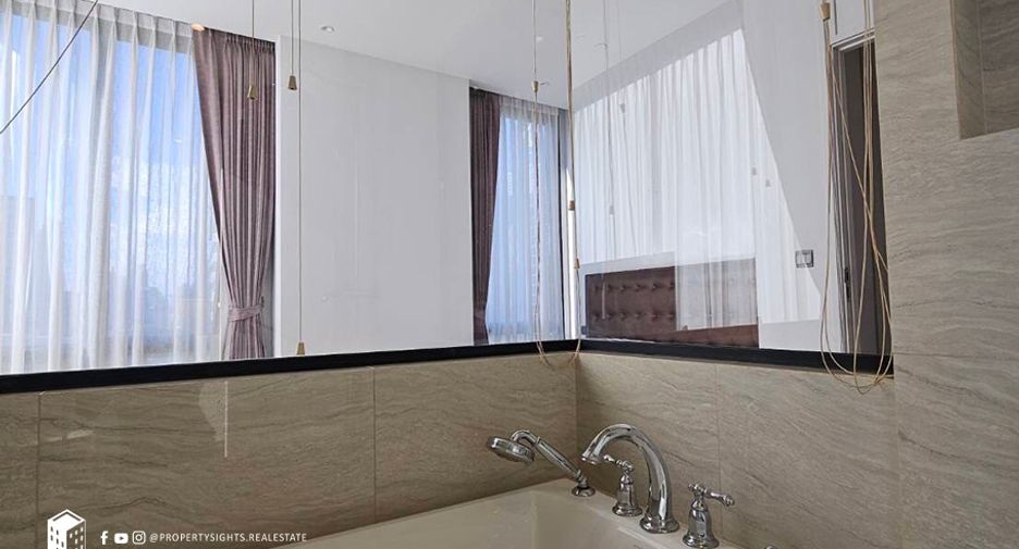 For rent 2 bedrooms condo in Pathum Wan, Bangkok