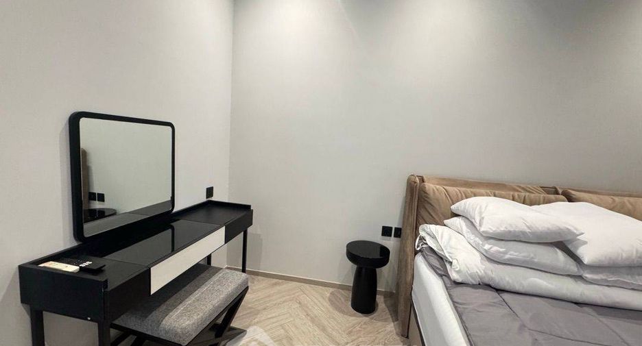 For rent 2 bedrooms condo in Khlong San, Bangkok
