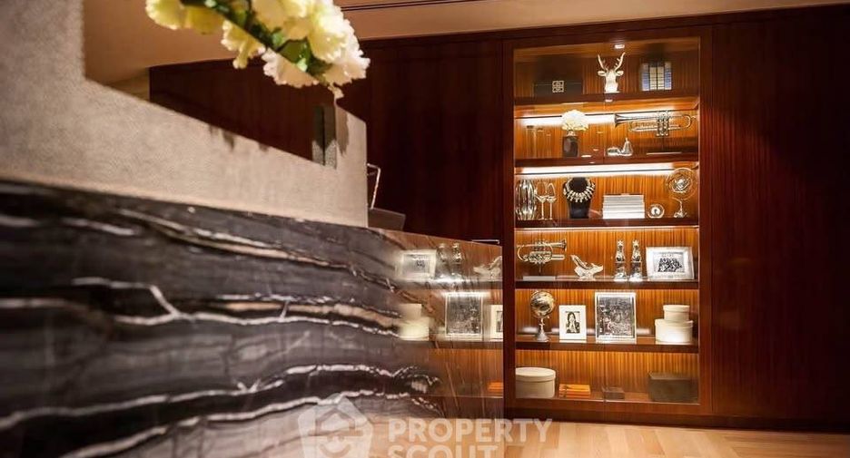 For rent 2 bedrooms condo in Yan Nawa, Bangkok