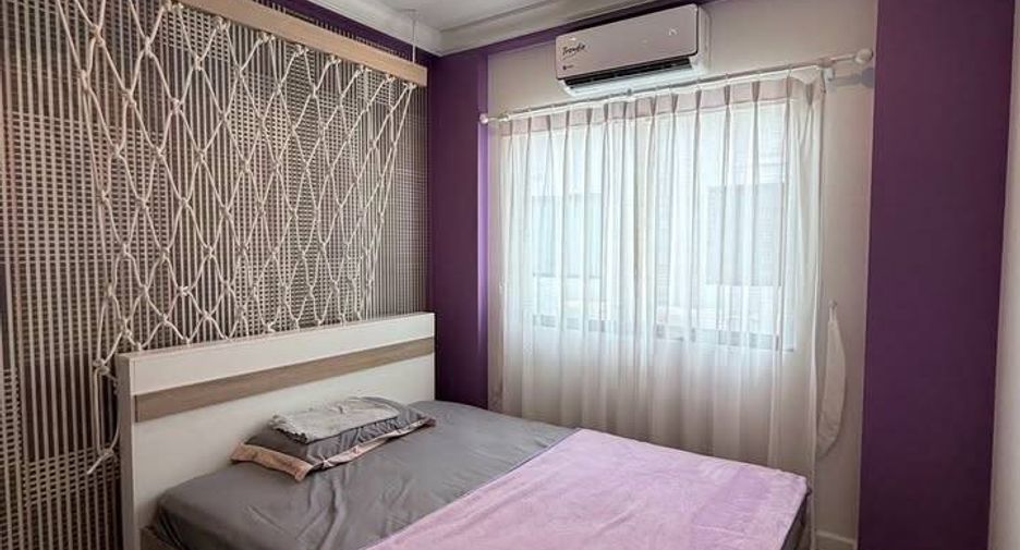 For rent 3 bedrooms townhouse in Lat Krabang, Bangkok