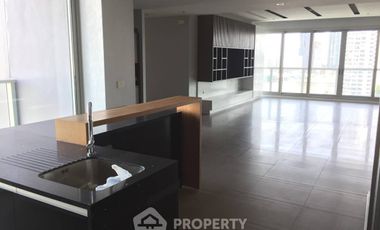 For rent 3 bedrooms condo in Sathon, Bangkok