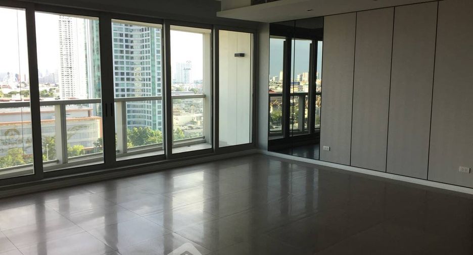 For rent 3 bedrooms condo in Sathon, Bangkok