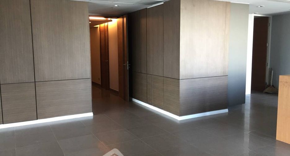 For rent 3 bedrooms condo in Sathon, Bangkok