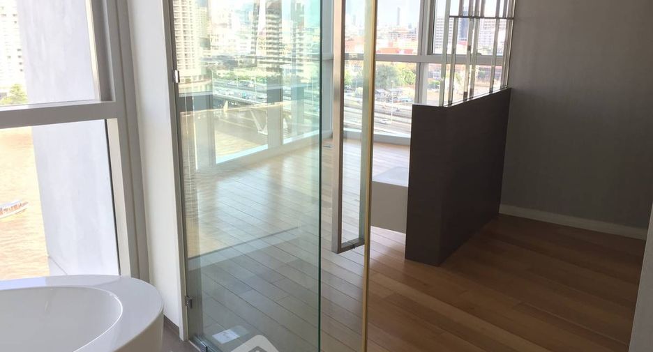 For rent 3 bedrooms condo in Sathon, Bangkok