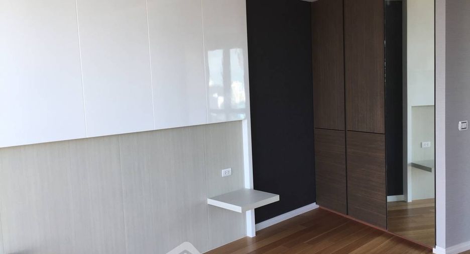 For rent 3 bedrooms condo in Sathon, Bangkok