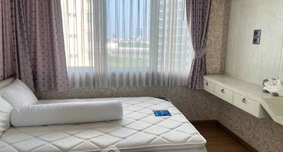 Condo en alquiler de 2 habitaciones en Huai Khwang, Bangkok