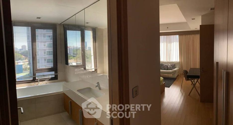 For rent 2 bedrooms condo in Pathum Wan, Bangkok