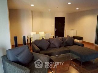 For rent 3 bedrooms condo in Huai Khwang, Bangkok