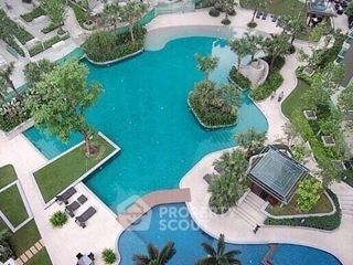 For rent 3 bedrooms condo in Huai Khwang, Bangkok