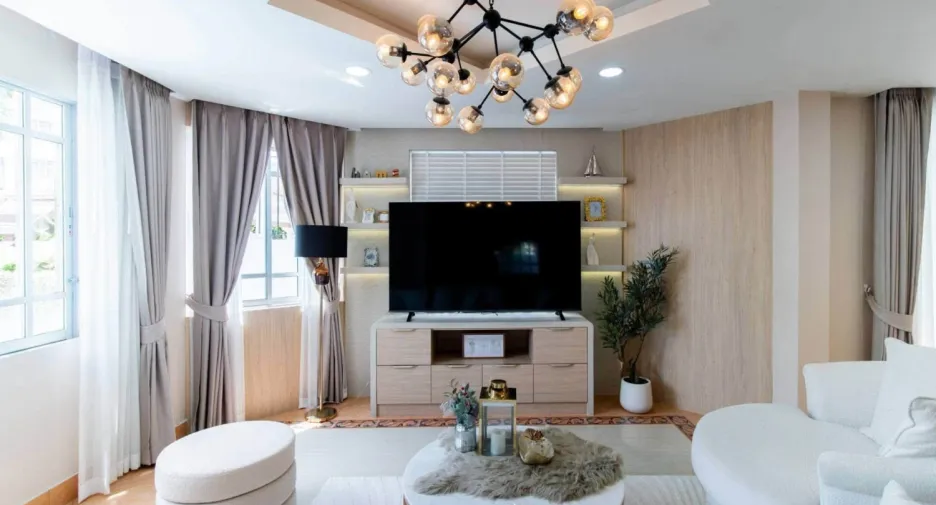 Villa zum Kauf mit 4 Zimmer in Bang Lamung, Chonburi