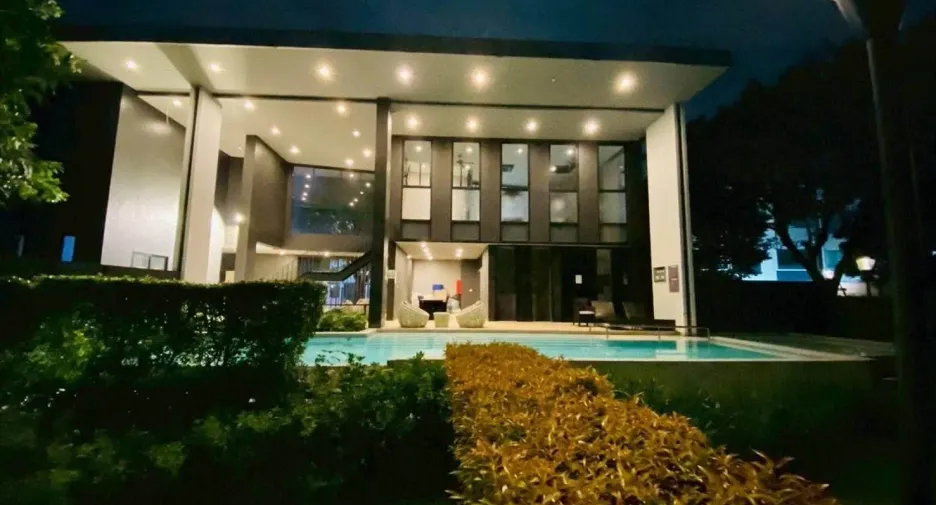 Casa adosada en alquiler de 3 habitaciones en Khlong Luang, Pathum Thani