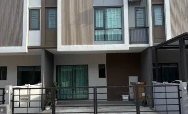 Casa adosada en alquiler de 3 habitaciones en Khlong Luang, Pathum Thani
