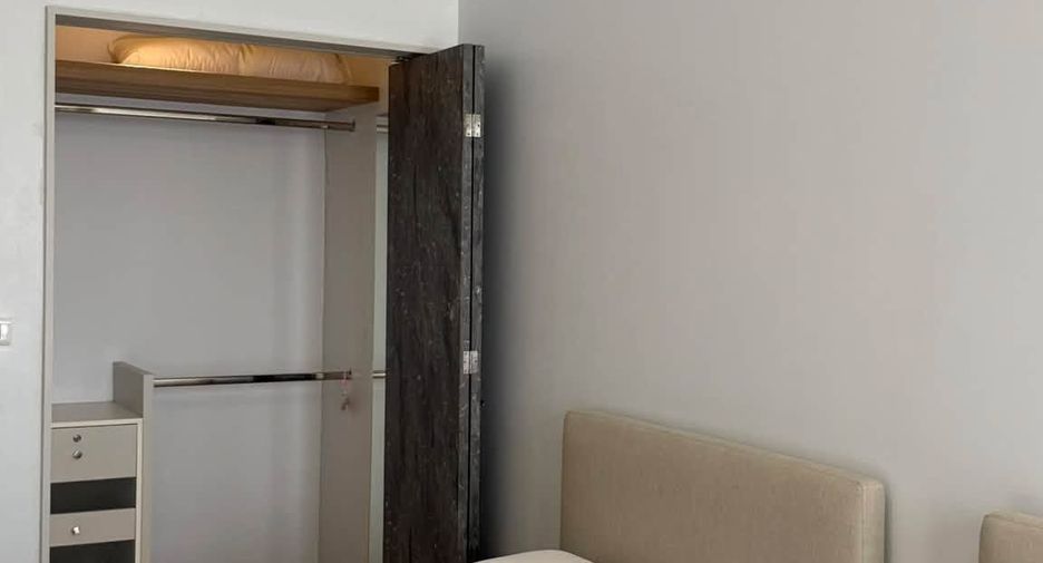 For rent 2 bedrooms condo in Bang Rak, Bangkok
