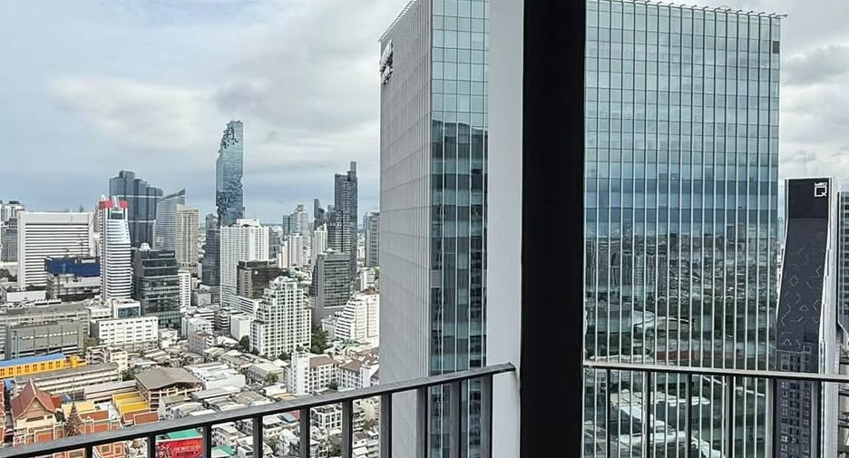 For rent 2 bedrooms condo in Bang Rak, Bangkok