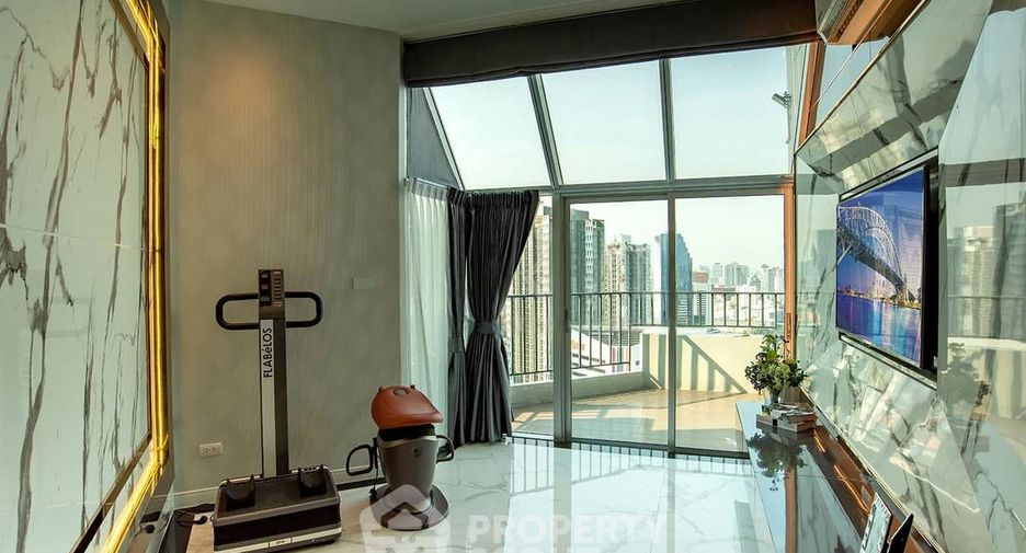 À vendre 3 chambres condo à Huai Khwang, Bangkok