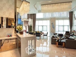 À vendre 3 chambres condo à Huai Khwang, Bangkok