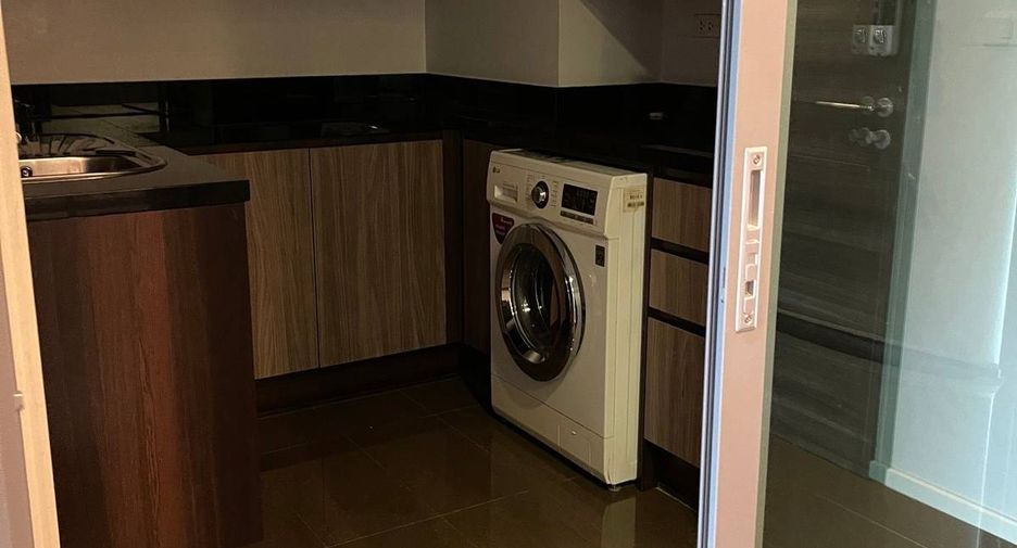 For sale 1 bed condo in Khlong Toei, Bangkok