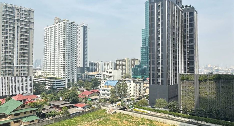 Продажа 1 кровать кондо в Хуаи Кхщанг, Бангкок