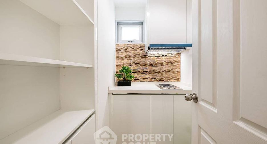 For sale 3 bedrooms condo in Huai Khwang, Bangkok
