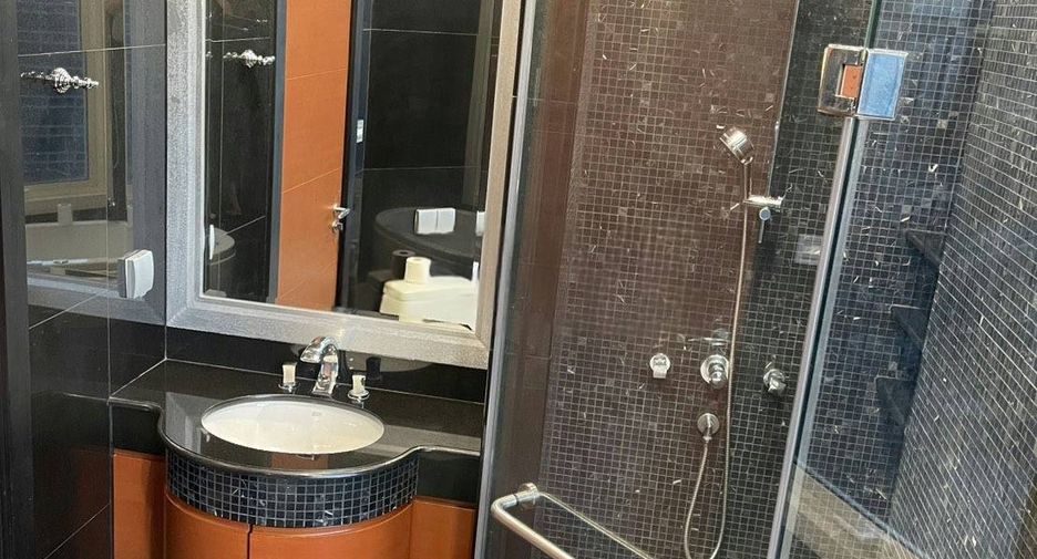 For sale 2 ベッドルーム condo in Sathon, Bangkok