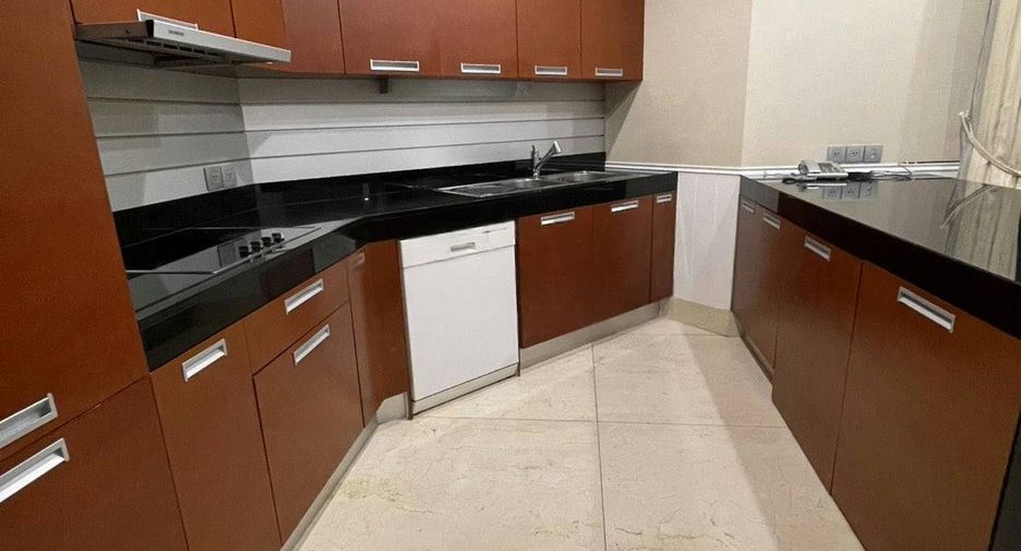 For sale 2 ベッドルーム condo in Sathon, Bangkok