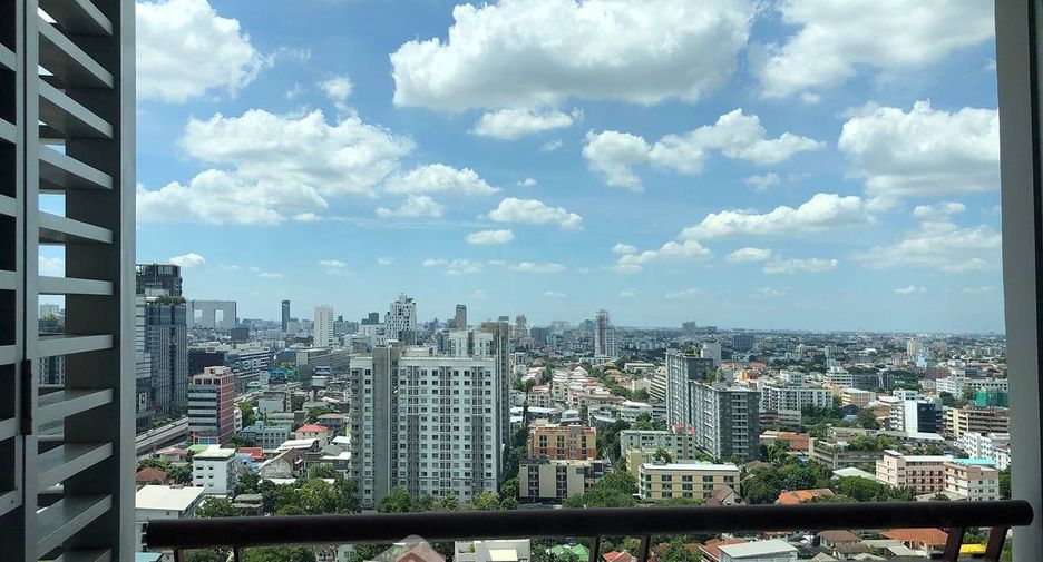 For sale 1 bed condo in Huai Khwang, Bangkok