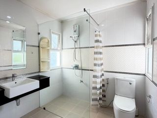 Haus zur Miete mit 4 Zimmer in Mueang Phuket, Phuket