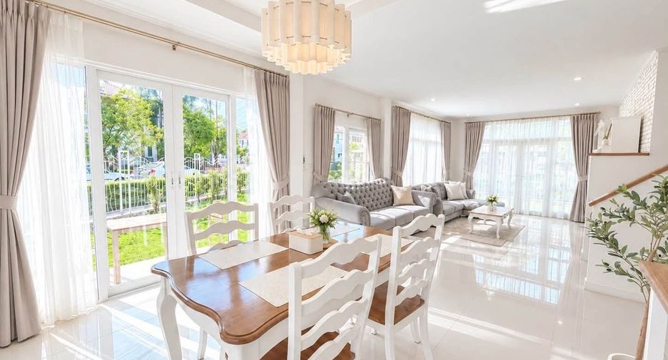 Haus zur Miete mit 4 Zimmer in Mueang Phuket, Phuket