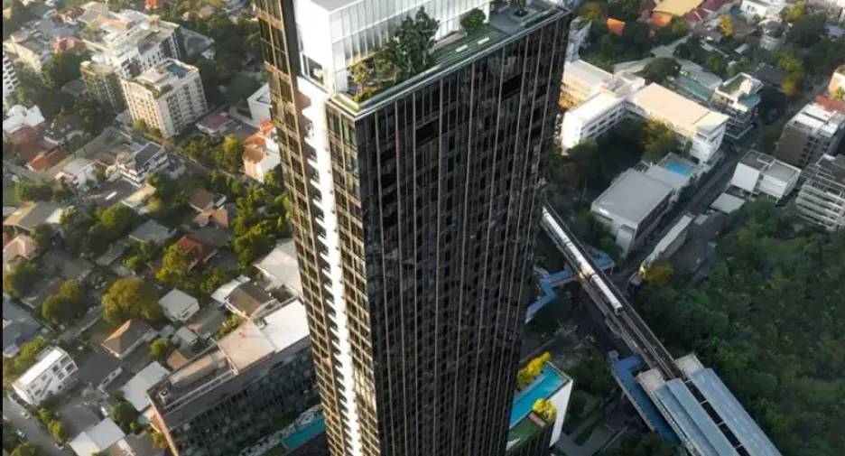 For sale 3 ベッドルーム condo in Khlong Toei, Bangkok