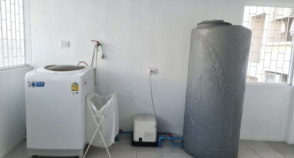 For rent 3 bedrooms townhouse in Phra Khanong, Bangkok