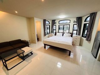 For rent 4 bedrooms townhouse in Watthana, Bangkok