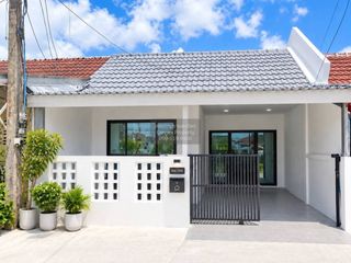出售 2 卧室 联排别墅 在 Phuket Town, 普吉