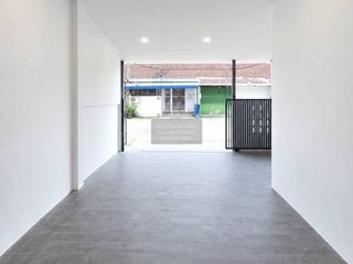 出售 2 卧室 联排别墅 在 Phuket Town, 普吉