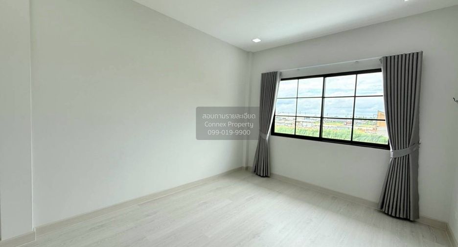Casa adosada en venta de 4 habitaciones en Khlong Sam Wa, Bangkok