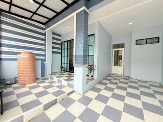 Casa adosada en venta de 4 habitaciones en Khlong Sam Wa, Bangkok