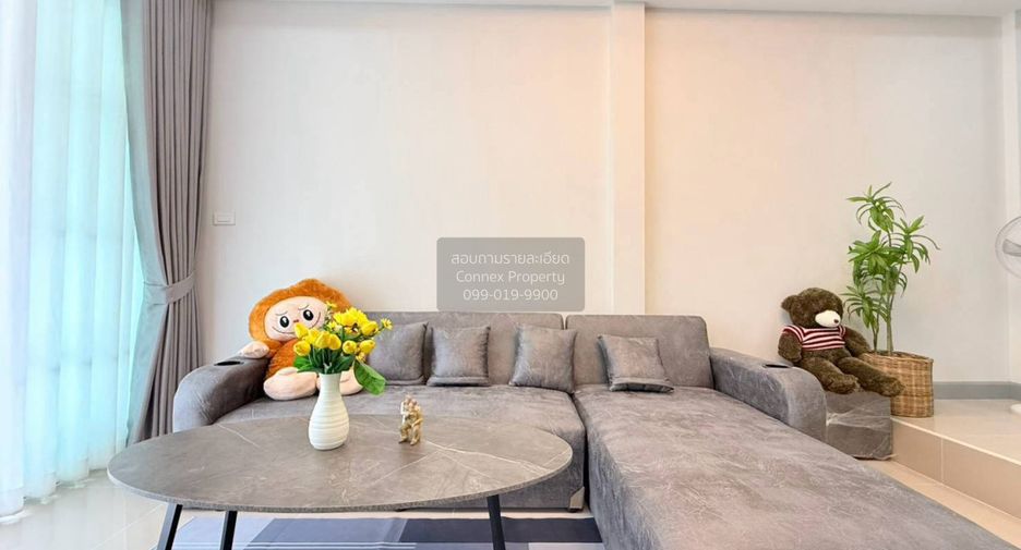 Casa adosada en venta de 4 habitaciones en Khlong Sam Wa, Bangkok