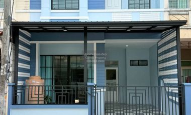 Casa adosada en venta de 4 habitaciones en Khlong Sam Wa, Bangkok