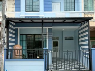 Casa adosada en venta de 4 habitaciones en Khlong Sam Wa, Bangkok