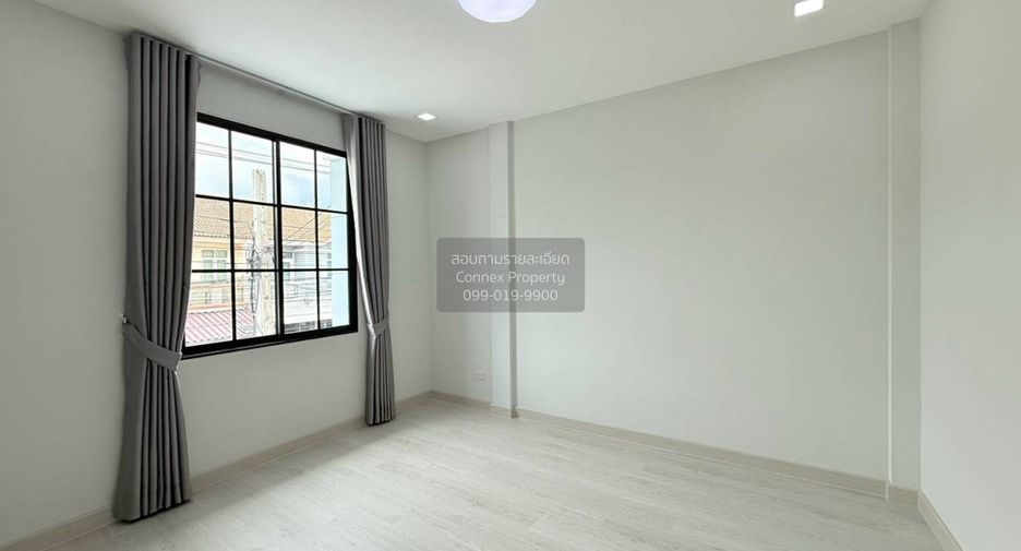Casa adosada en venta de 4 habitaciones en Khlong Sam Wa, Bangkok